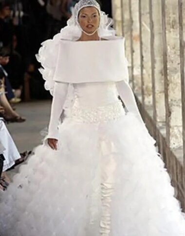 30 Funny Wedding Dresses That Should Have Never Come Down The Aisle