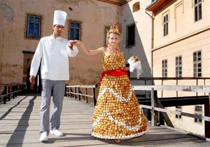 30 Funny Wedding Dresses That Should Have Never Come Down The Aisle