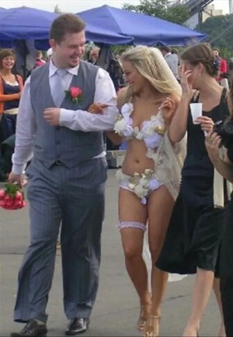 30 Funny Wedding Dresses That Should Have Never Come Down The Aisle