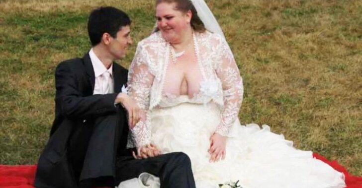 30 Funny Wedding Dresses That Should Have Never Come Down The Aisle