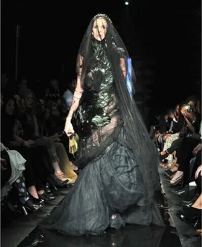30 Funny Wedding Dresses That Should Have Never Come Down The Aisle