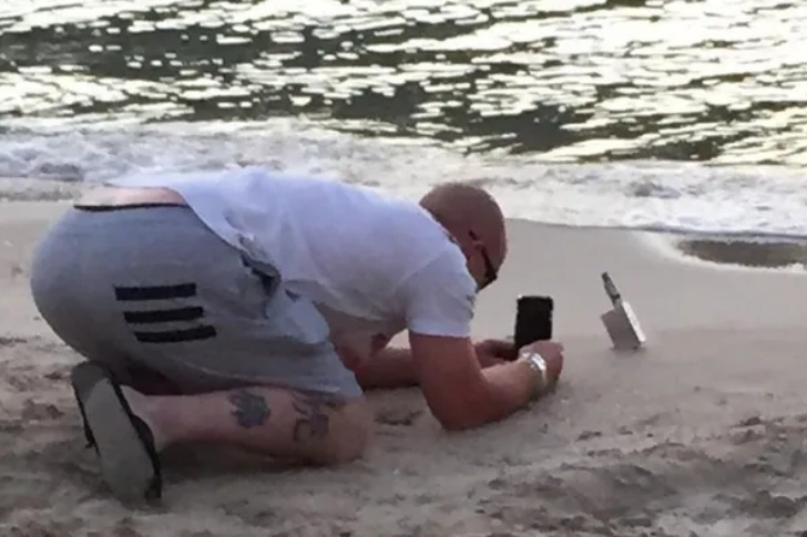 Hilarious Beach Photos Gone Wrong