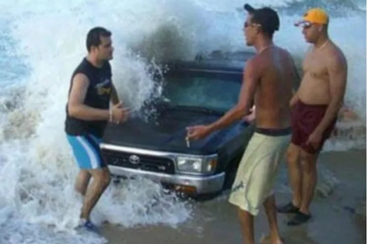 Hilarious Beach Photos Gone Wrong