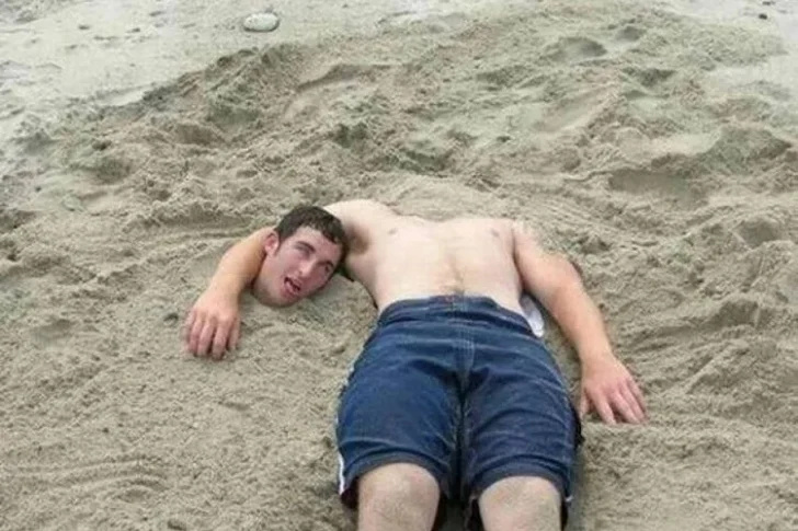 Hilarious Beach Photos Gone Wrong
