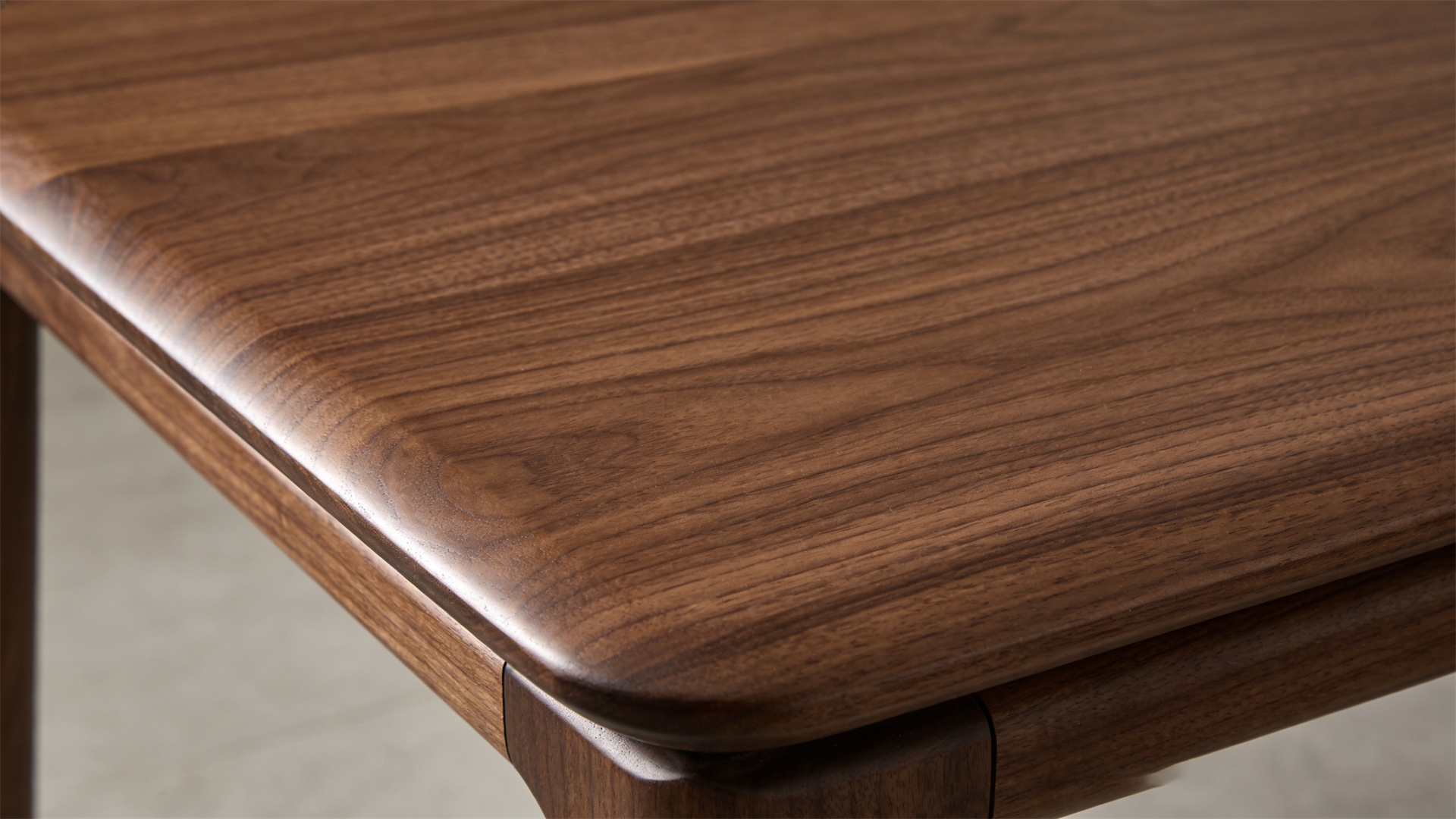 Wood Types Decoded: Oak, Walnut, Pine, and Everything in Between